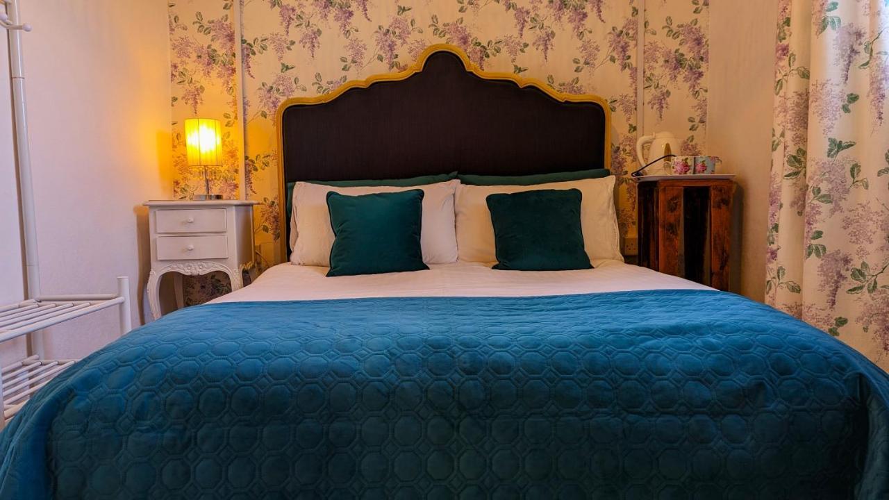 Britannia House Vintage B&B Cornwall เฮลสตัน ภายนอก รูปภาพ