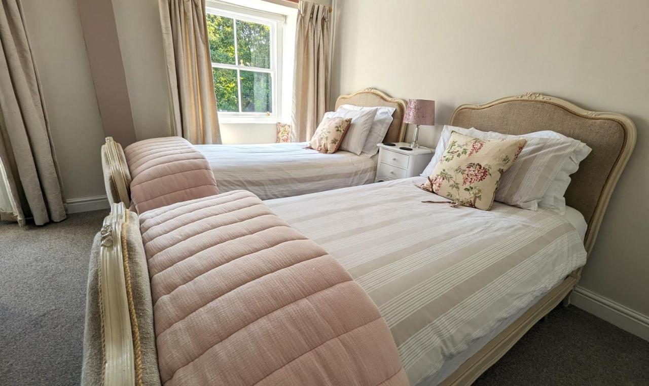 Britannia House Vintage B&B Cornwall เฮลสตัน ภายนอก รูปภาพ