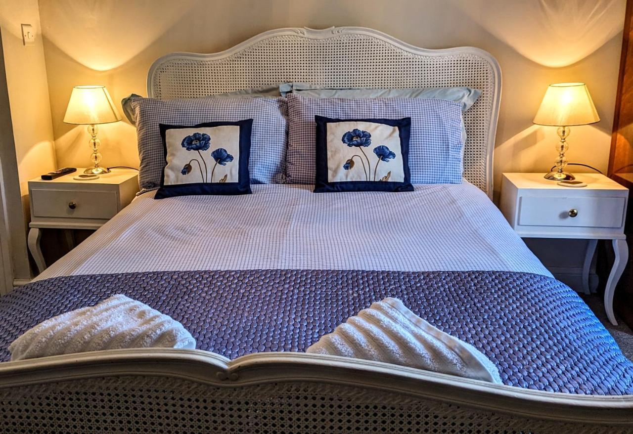 Britannia House Vintage B&B Cornwall เฮลสตัน ภายนอก รูปภาพ
